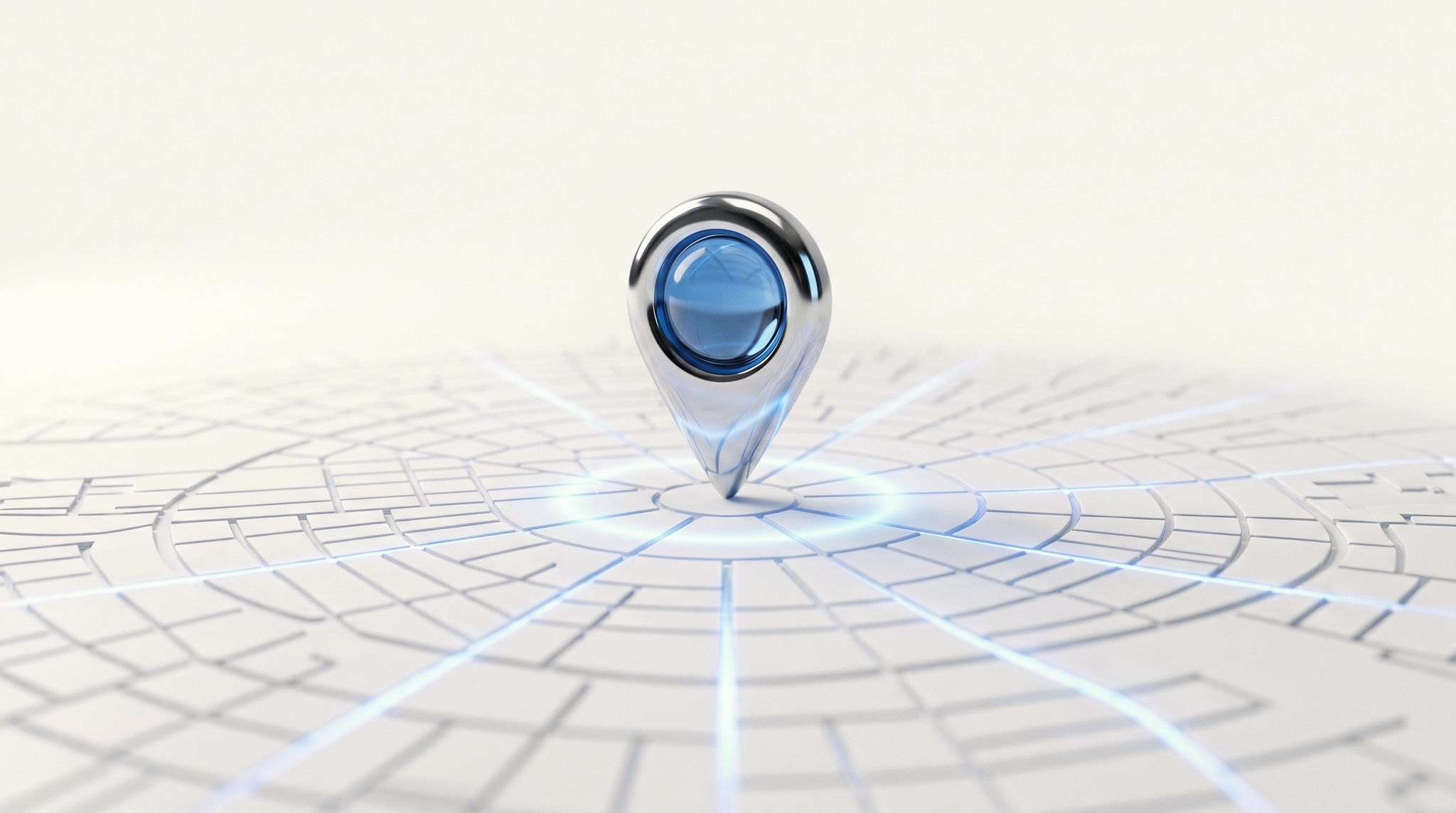 Repère de carte en chrome au cœur de verre bleu planté sur un plan de ville blanc aux rues lumineuses